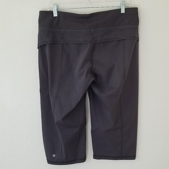 Lululemon Long Shorts Size 10 - Picture 2 of 9